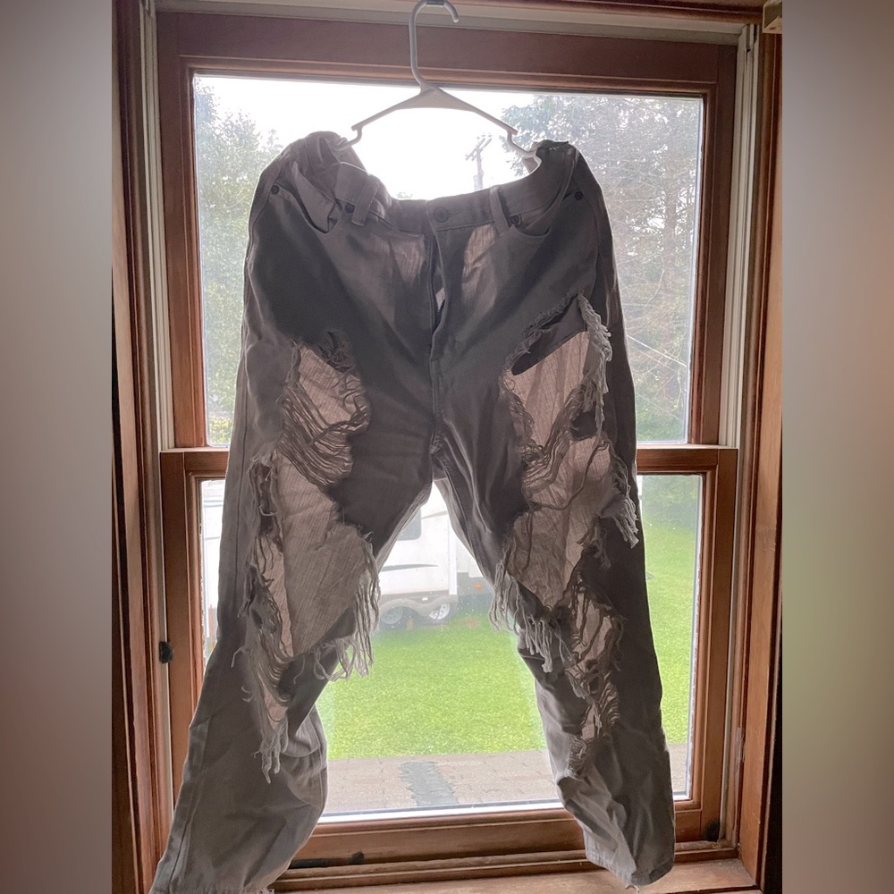 American Eagle ripped mom jeans size 16